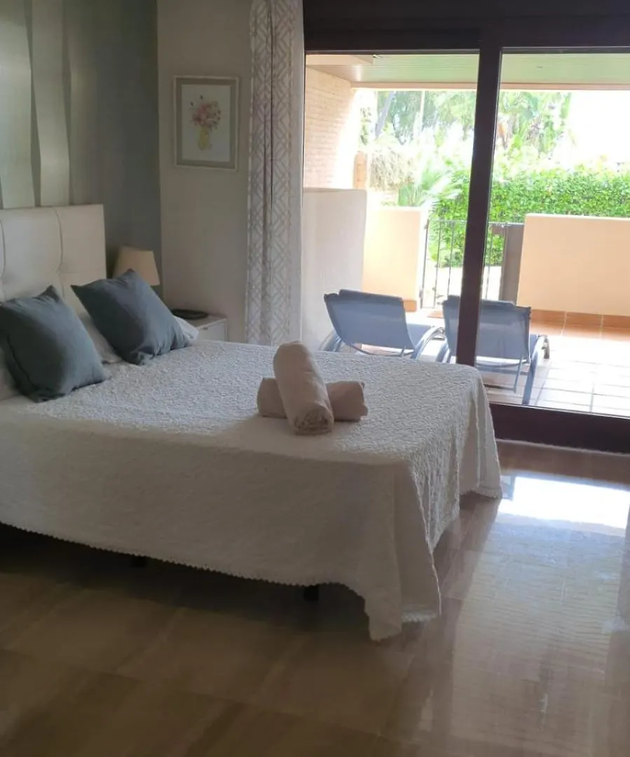 Bahia De La Plata-Exclusive Seafront Apartment-4Pax Estepona 0*,  Espanha
